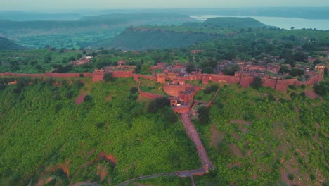 Aerial-Drone-shot-of-a-Indian-Fort-during-time-of-Sunrise-at-Narwar-,-Shivpuri-,-Madhya-Pradesh