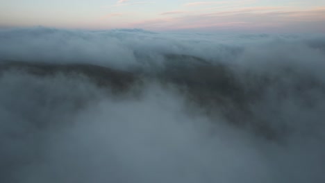 Drone-footage-above-the-clouds-in-the-Peak-District,-England