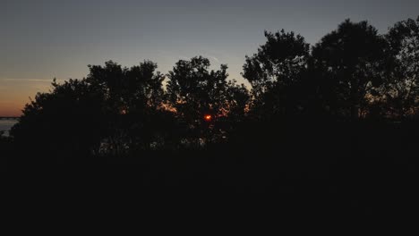 Erstaunlicher-Sonnenuntergang-über-Der-Mobile-Bay-In-Der-Nähe-Des-Spanischen-Forts,-Alabama