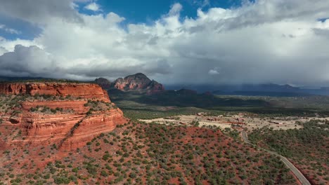 White-Clouds-Over-Sedona-Red-Cliffs-And-Forest-Desert-In-Arizona,-USA