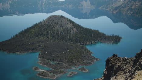 Volcano-island-in-the-middle-of-a-mountainous-lake