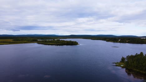 Faraway-land-of-Abisko-National-park-shores-Sweden
