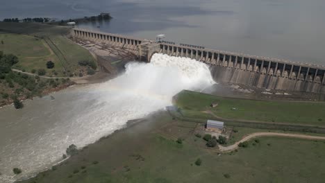 Vaal-River-hydro-dam-releases-flood-water,-forming-rainbow-downstream