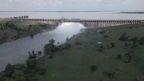 Aerial:-Vaal-Dam-releases-spring-flood-water