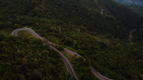 Caminos-Sinuosos-Conducen-A-Las-Tierras-Altas-Vietnamitas-Cerca-De-Da-Lat