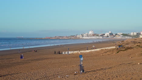 Blick-Auf-Die-Skyline-Von-Casablanca-Vom-Strand-Von-Ain-Diab-In-Marokko