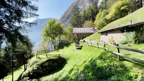 Static-wide-shot-of-a-beautiful-scenery-in-the-Italian-Alps,-Südtirol