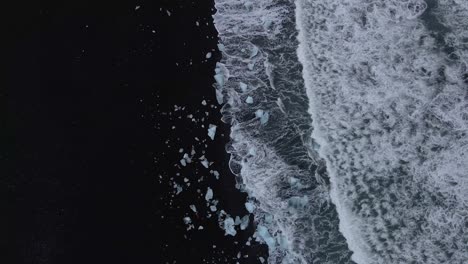 Waves-breaking-on-black-sandy-lagoon-at-Diamond-beach,-Iceland