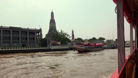 Eine-Bootsfahrt-Auf-Dem-Fluss-Chao-Phraya