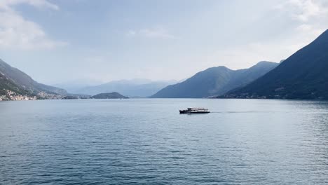 Static-wide-shot-of-Lake-Como,-Italy