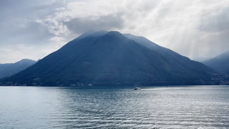 Wide-shot-of-Lake-Como-with-a-small-boat-in-the-middle-ground