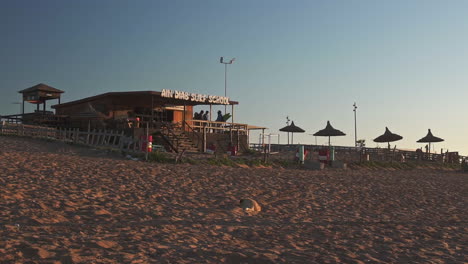 Surfclub-In-Ain-Diab-Beach-In-Casablanca-Marokko
