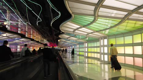 Chicago-Illinois-airport-tunnel-ORD-traveller-terminal