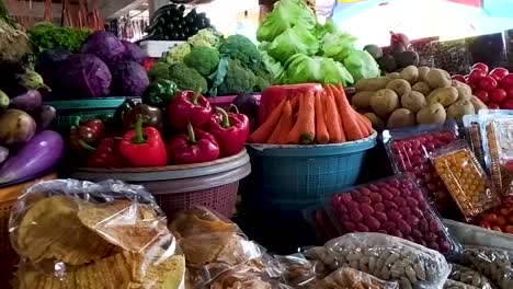 Mercado-Tradicional-De-Bali-Con-Puesto-De-Verduras