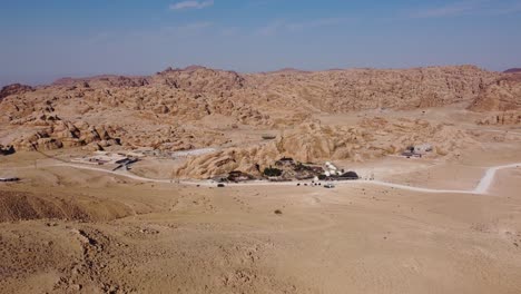 Tolle-Aussicht-Auf-Das-Beduinenlager-In-Der-Jordanischen-Wüste