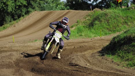 Motocross-driver-leaning-into-a-curve-with-putting-his-weight-on-the-front