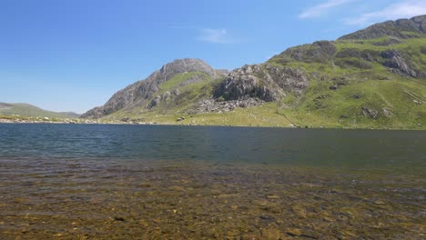 Welsh-Lake-An-Einem-Sonnigen-Tag