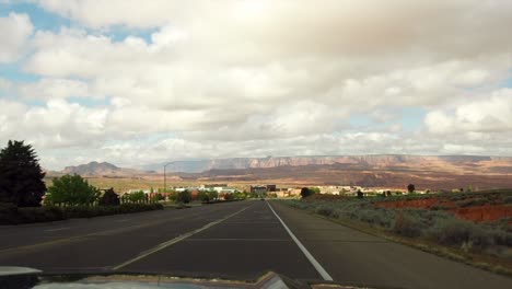 Conduciendo-En-Un-Viaje-Por-Carretera-A-Través-De-Arizona