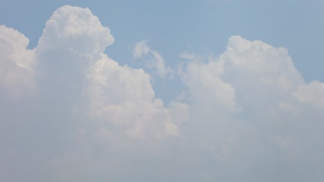 4k-Zeitraffer-Von-Sich-Langsam-Bewegenden-Dicken-Wolken-Bis-Zur-Dunkelheit,-Fast-Regnet
