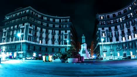 Nachtraffer-Mit-Fließendem-Verkehr-In-Neapel-Italien