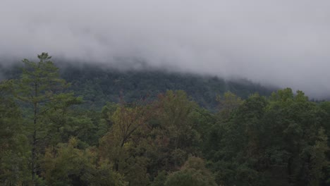 Time-lapse-of-the-smoky-mountains