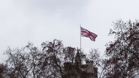 Union-Jack-flying-in-the-wind-in-Parliament-Square,-London