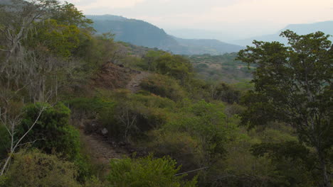 Camino-Real-Barichara-Zum-Guane-Trail-Mit-Aussicht