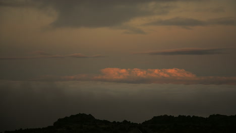 Rollende-Wolken-Im-Zeitraffer-Vom-Kilimandscharo