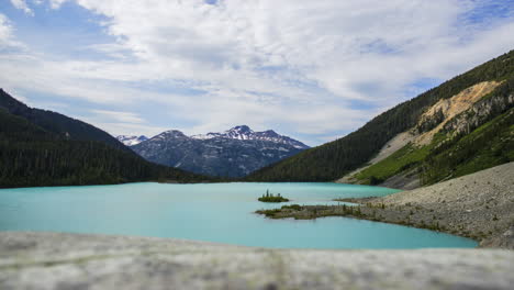 Timelapse-Del-Lago-Glaciar-Con-Colores-Esmeralda-Tomado-En-El-Lago-Joffreys-Bc-Canadá
