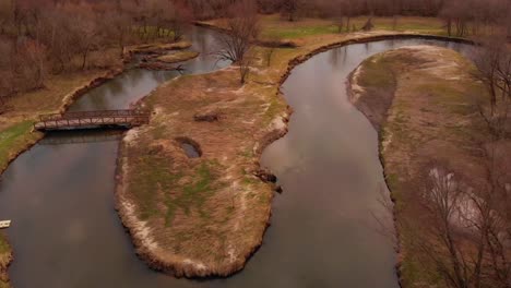 Aerial-view-of-a-winding-river-and-walking-trail-in-Wisconsin
