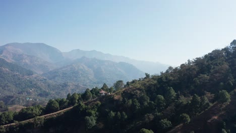 Drohnen-Luftaufnahme-Eines-Wunderschönen-Hügels-Im-Himalaya
