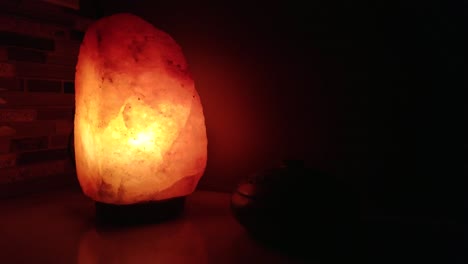 Salt-Lamp-Glowing-On-A-Granite-Top