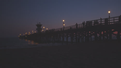 Seal-Beach-pier-after-nightfall