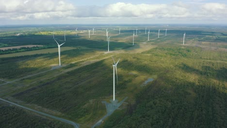 Filmische-Luftaufnahme-Der-Energieerzeugung-Von-Windkraftanlagen---4k-Luftaufnahme