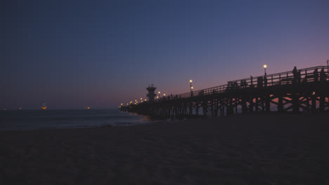 Stragglers-leave-the-Seal-Beach-pier