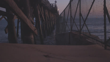 Waves-in-slo-mo-under-the-Seal-Beach-pier