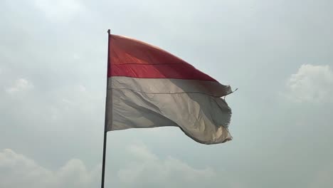 Indonesische-Flagge-Weht-In-Superzeitlupe