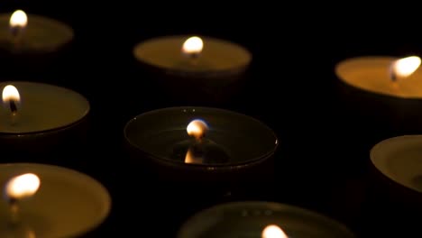 Candles-in-the-dark-rotate-macro-slide-close-up