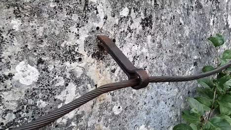 Steel-rope-fixed-in-block-by-screws-snap-hooks