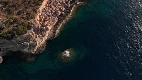 Spanien-Mallorca-Cala-Figuera-Ansicht-Von-Oben-Mit-Einer-Drohne-Bei-4k-24-Fps-Mit-Nd-filtern-Und-Zu-Verschiedenen-Tageszeiten-Mit-Dji-Mavic-Air