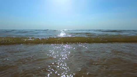 Sea-waves-are-coming-uphill-in-slowmotion