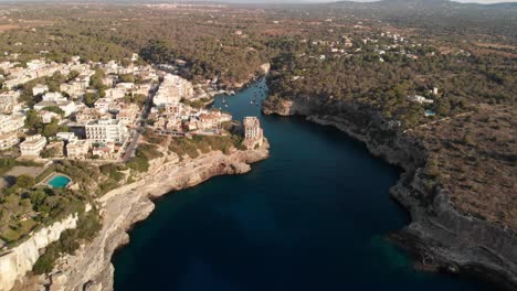 España-Mallorca-Cala-Figuera-Vista-Desde-Arriba-Con-Un-Dron-A-4k-24-Fps-Usando-Filtros-Nd-Y-En-Diferentes-Momentos-Del-Día-Usando-Dji-Mavic-Air