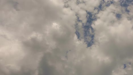 Nubes-Moviéndose-En-El-Cielo-4k