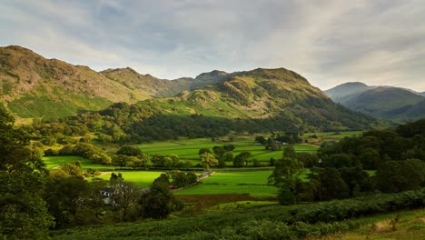 Lake-District-summer-time-lapse,-evening-view-over-Borrowdale-with-the-peaks-of-Glaramara-in-the-background