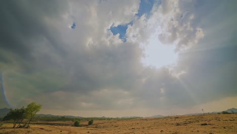 Wolkenzeitraffer-Bei-Strahlender-Sonne