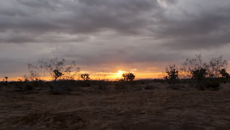Sonnenaufgang-Sonnenuntergang-In-Der-Wüste