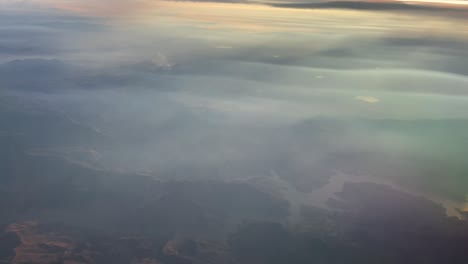 Flugzeugansicht-Vom-Passagierfenster,-Das-über-Mexiko-Fliegt