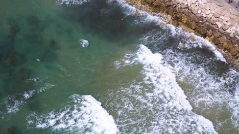 Waves-crashing-into-the-rocky-Shore