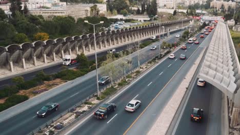 Verkehrsreiche-Straße-Autobahnverkehr-In-Einer-Rush-hour---Start-Road,-Jerusalem