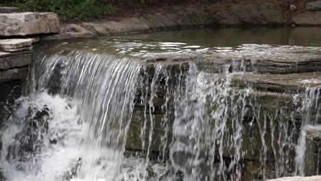 Wasserfall-Im-Park-30-Sek